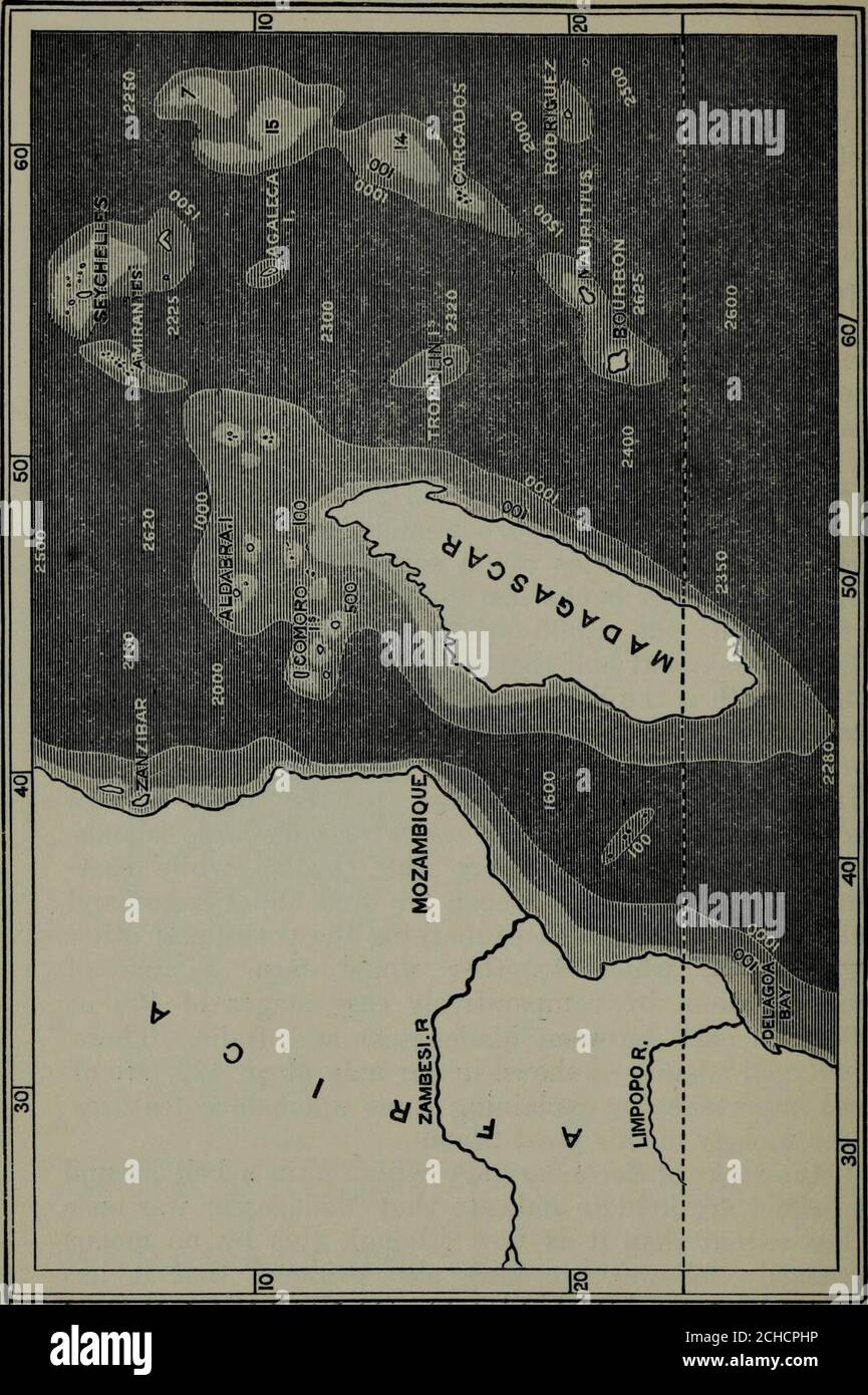 . Vita insulare : o, i fenomeni e le cause di faune insulari e fiori, compresa una revisione e tentato di soluzione del problema dei climi geologici. Il mare è più di 2,000 fathoms profondo. Sembra quindi probabile che a nord-est del Madagascar esistesse una volta una serie di isole molto grandi, separate da uno stretto poco largo; Mentre verso est attraverso l'Oceano Indiano troviamo gli atolli corallini di Chagos e Maldive, che forse segnano la gioizione di isole otherlarge, che insieme formerebbero una linea di comunicazione, da stadi relativamente facili di 400 o 500 miglia ciascuno tra Mad Foto Stock