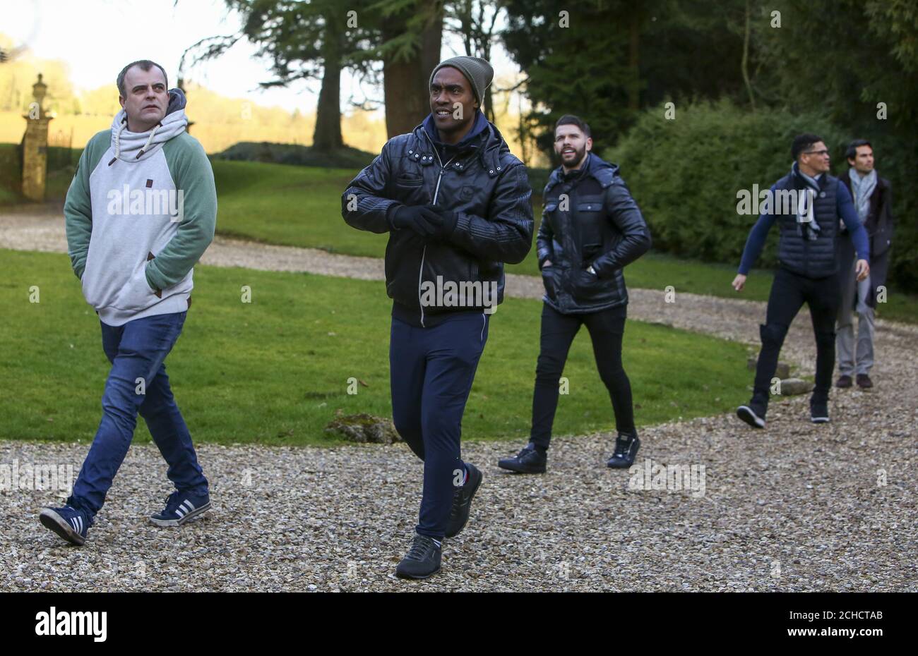 (Da sinistra a destra) Simon Gregson, Simon Webbe, Jay Hutton, Anthony Ogogo e Mark-Francis Vandelli arrivano a Chavenage House in Gloucestershire, in preparazione per la ÔCelebrity Haunted Mansion', che si fermerà per cinque notti consecutive sul canale W da mercoledì 21 febbraio. PREMERE ASSOCIAZIONE. Foto. Data immagine: Martedì 20 febbraio 2018. Il credito fotografico dovrebbe essere: Geoff Caddick/PA Wire Foto Stock