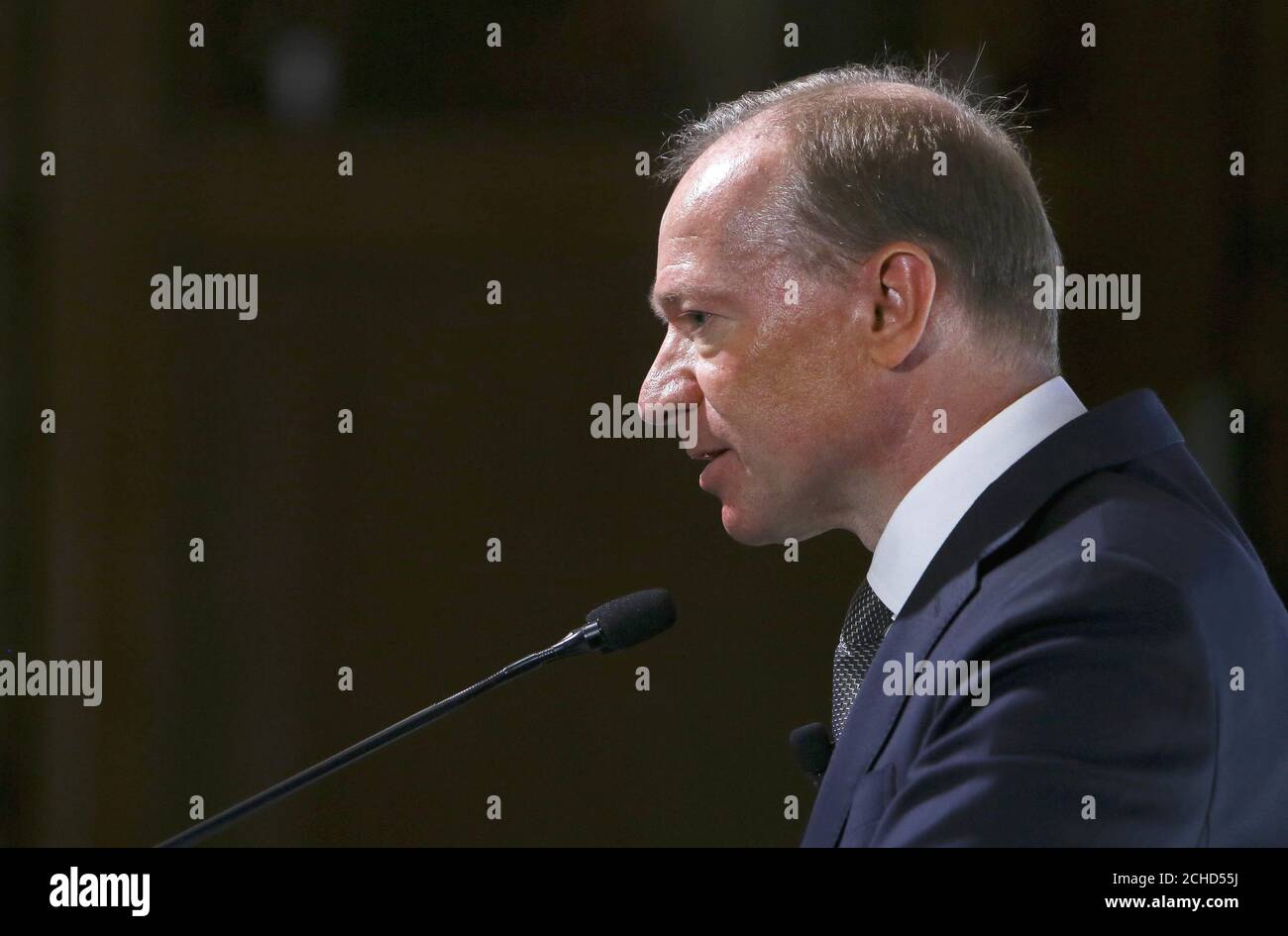 USO EDITORIALE SOLO Mike Flewitt, CEO McLaren Automotive, parla della leadership nel settore della ponderazione della luce per il settore automobilistico e di come il Regno Unito possa diventare un centro di eccellenza globale in questo campo al SMMT International Automotive Summit presso l'IET, Londra. Foto Stock