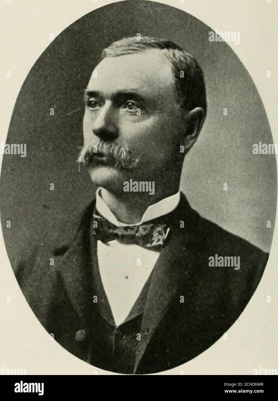 . Fitchburg passato e presente . COL. HENRY G. GREENE 11843-1902). Nato a Westboro il 26 ottobre 1843. Druggist; president Fitchburg TrustCo.: vice Sheriff Worcester County dal 1878. Ventitre anni INM.V. M.. Servendo in ogni grado da privato a colonnello; trentaquattresima Messa. Fanteria 1862-64: Responsabile dell'ospedale generale degli Stati Uniti a Readvillefino all'ottobre 1865, quando venne a Fitchburg. Rappresentante per l'islatura delle gambe e Mason prominente. JOHN J, SHEEHAN. Nato il 5 febbraio 1844 a Lowell dal 1848 al 1864, quando venne a Fitch-burg. Servì la città cinque anni come consigliere; a bordo di supervisori del Foto Stock