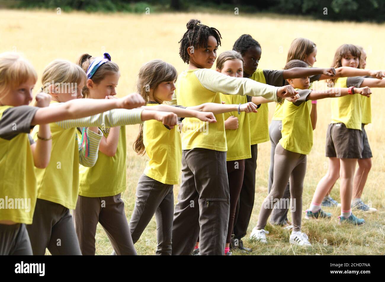 EDITORIALE USE ONLY Guide e Brownies della 22esima unità Walthamstow di Londra partecipano alla Triple Boxing mentre Girlguiding annuncia nuovi badge e attività come parte della loro campagna EveryGirl. Foto Stock