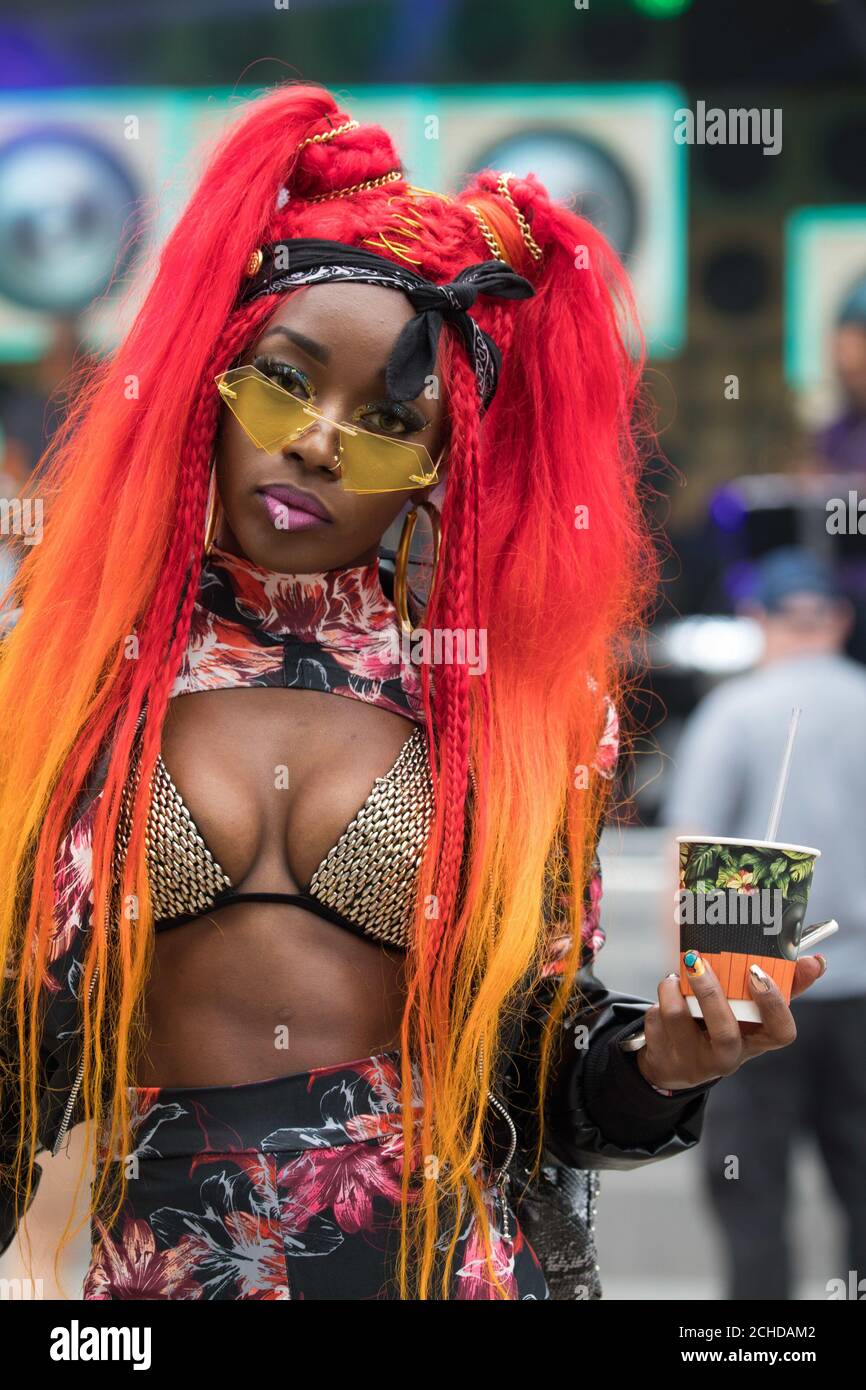 USO EDITORIALE SOLO Tempio di 27 anni a Casa BACARD&ecirc; a Powis Square Stage, Notting Hill Carnival, Londra. Foto Stock