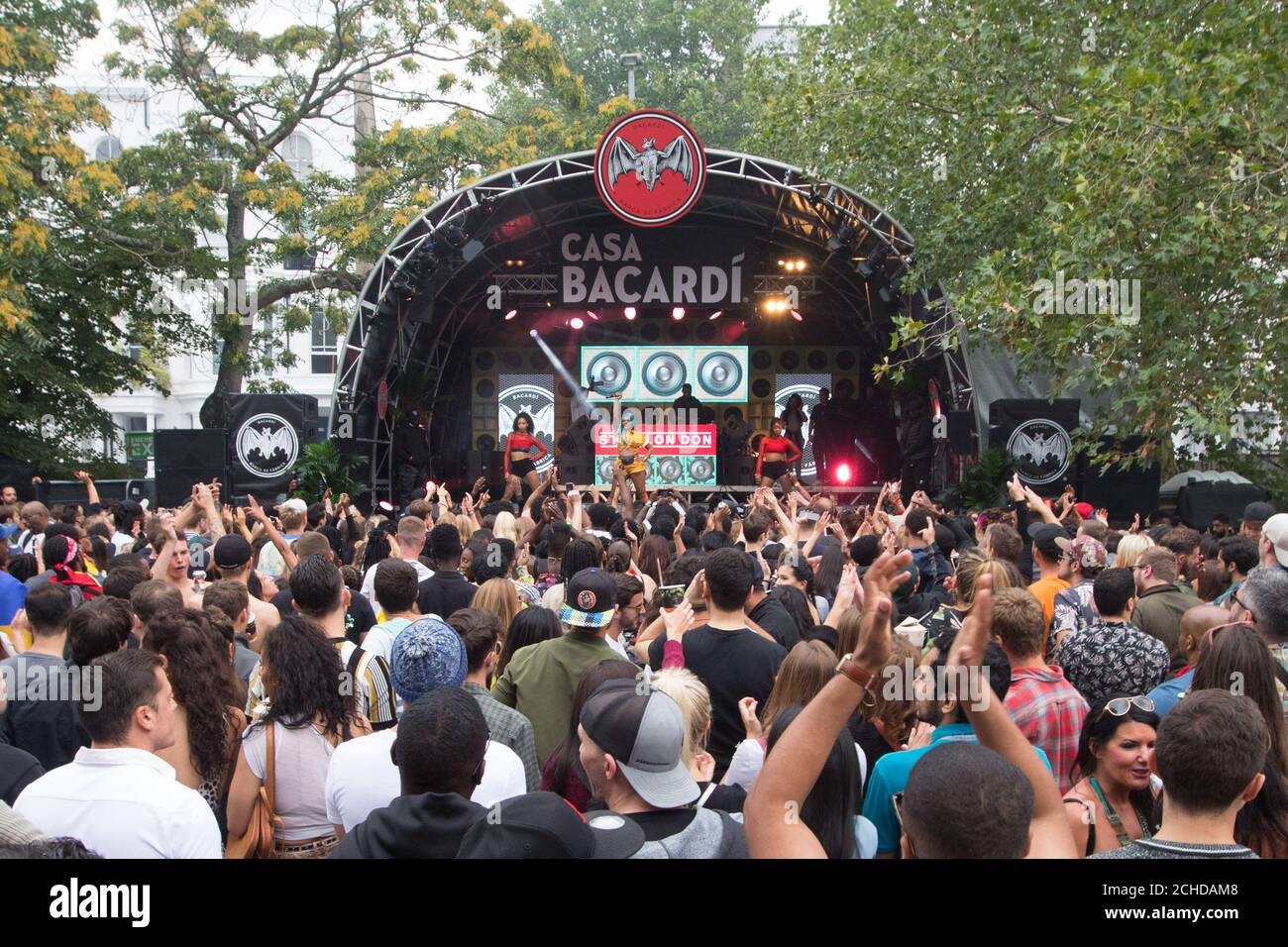 Stefflon Don si esibisce a Casa BACARD&ecirc; al Powis Square Stage, Notting Hill Carnival, Londra. Foto Stock