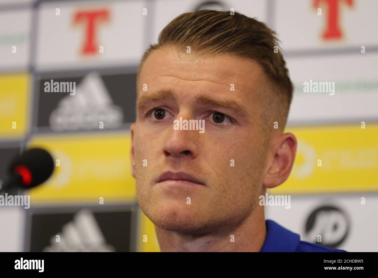 Il capitano dell'Irlanda del Nord Steven Davis durante una conferenza stampa dopo una sessione di allenamento al Windsor Park, Belfast. Foto Stock