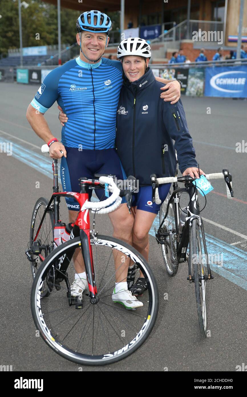 Gli ambasciatori di Artemis Zara e Mike Tindall lanciano l'inizio della corsa ciclabile della Blue Marine Foundation Londra-Monaco presso l'Herne Hill Velodrome di Londra. Foto Stock