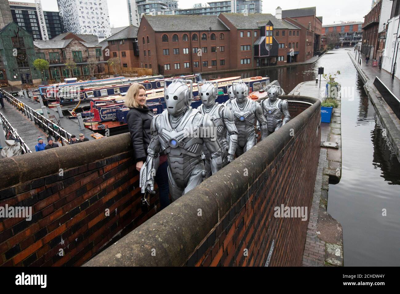 USO EDITORIALE SOLO Cybermen arriva a Birmingham per segnare il rilascio del primo round di biglietti in vendita per BBC Studios e fuga Hunt prossimo Doctor Who Live Escape Game - Worlds collide, che si apre in città a gennaio. Foto Stock