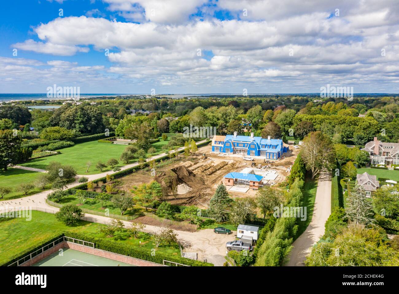 Vista aerea di una grande tenuta di Southampton in costruzione su First Neck Lane, Southampton, NY Foto Stock