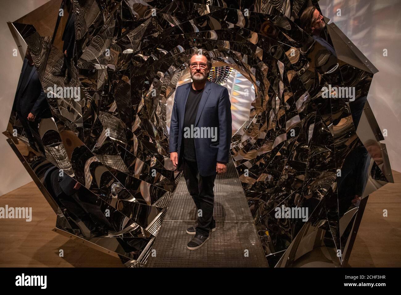 L'artista Olafur Eliasson durante l'anteprima di Olafur Eliasson: Nella vita reale al Tate Modern di Londra. Foto Stock