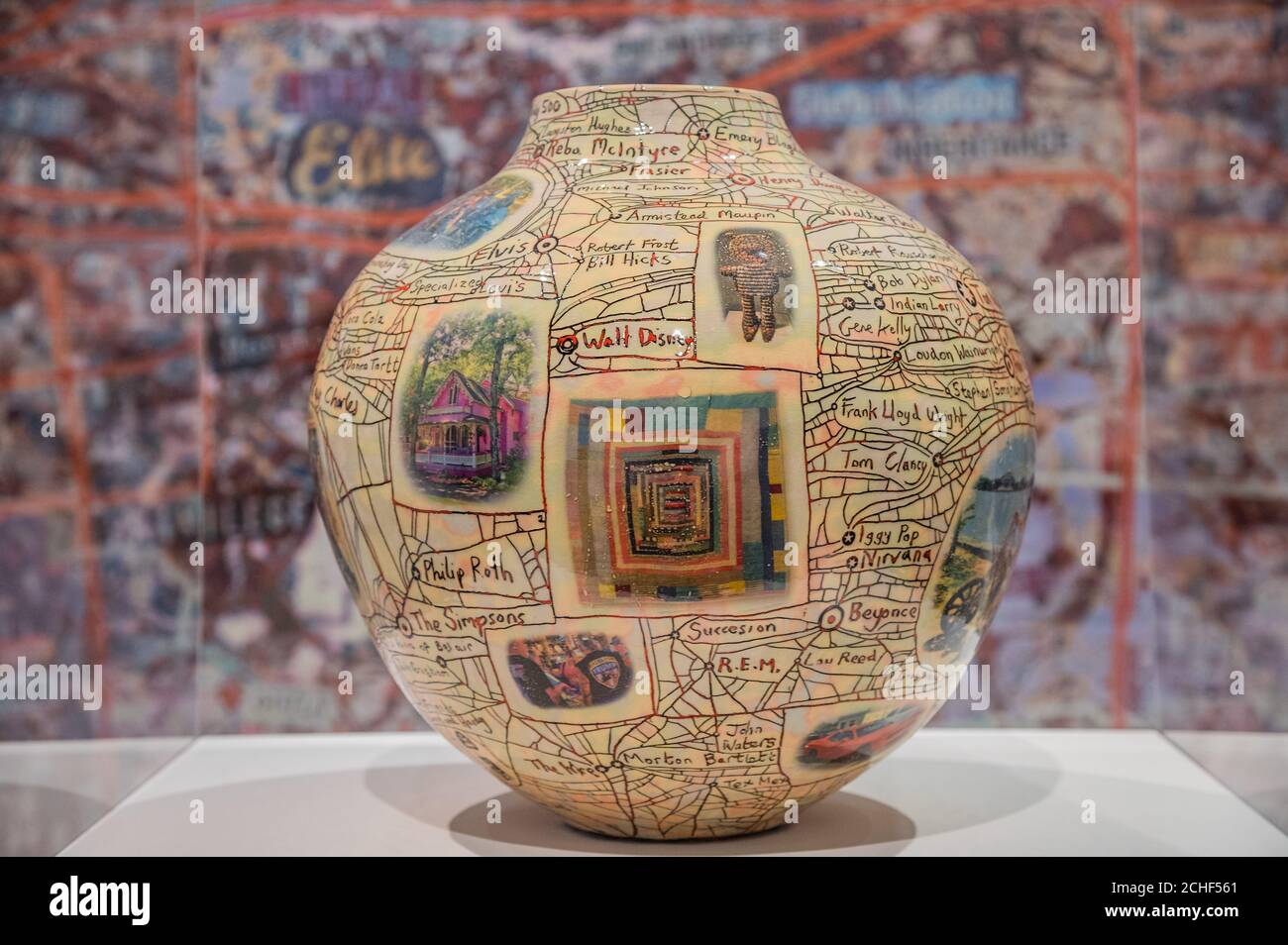 Londra, Regno Unito. 14 Settembre 2020. American Journey, 2020 - Grayson Perry: Il rapporto PIÙ speciale alla Victoria Miro Gallery. Un'esposizione di nuove opere di Grayson Perry, tra cui ceramiche, arazzi e stampe su larga scala, tutte ispirate al suo prossimo documentario in tre parti Grayson Perry's Big American RoadTrip, che sarà trasmesso sul canale 4 più avanti questo mese. Credit: Guy Bell/Alamy Live News Foto Stock