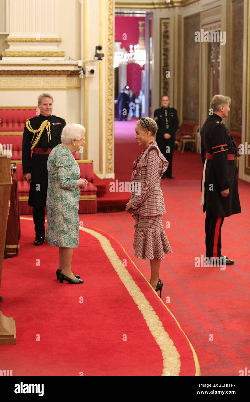 Cush Jumbo di Londra è un OBE (ufficiale dell'Ordine dell'Impero britannico) della Regina Elisabetta II a Buckingham Palace. PREMERE ASSOCIAZIONE foto. Data immagine: Giovedì 10 ottobre 2019. Il credito fotografico dovrebbe essere: Filo Yui Mok/PA Foto Stock