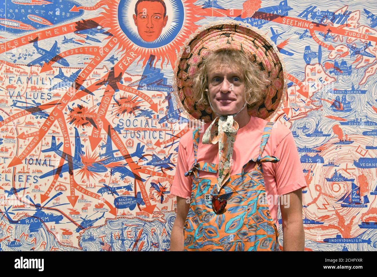Londra, UK - 14 settembre 2020 Grayson Perry con il suo sogno americano, 2020 alla presentazione della sua nuova mostra The MOST Specialest Relationship, alla Victoria Miro Gallery, una mostra di nuove opere di Grayson Perry, tra cui ceramiche, arazzi e stampe su larga scala, Il tutto ispirato al suo prossimo documentario in tre parti Grayson Perry’s Big American RoadTrip, che sarà trasmesso sul canale 4 alla fine di questo mese. Credit: Nils Jorgensen/Alamy Live News Foto Stock
