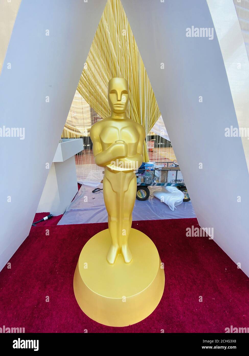 Una visione generale del tappeto rosso in fase di creazione prima dei 2020 Academy Awards a Los Angeles, California Foto Stock