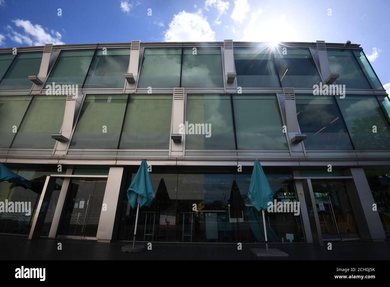 Las Iguanas al Royal Festival Hall di Londra, chiuso durante il blocco, alcune catene si trovano ad affrontare un futuro incerto anche dopo l'introduzione di misure per portare il paese fuori dal blocco. Foto PA. Data immagine: Sabato 23 maggio 2020. Il credito fotografico dovrebbe essere: Victoria Jones/PA Wire Foto Stock