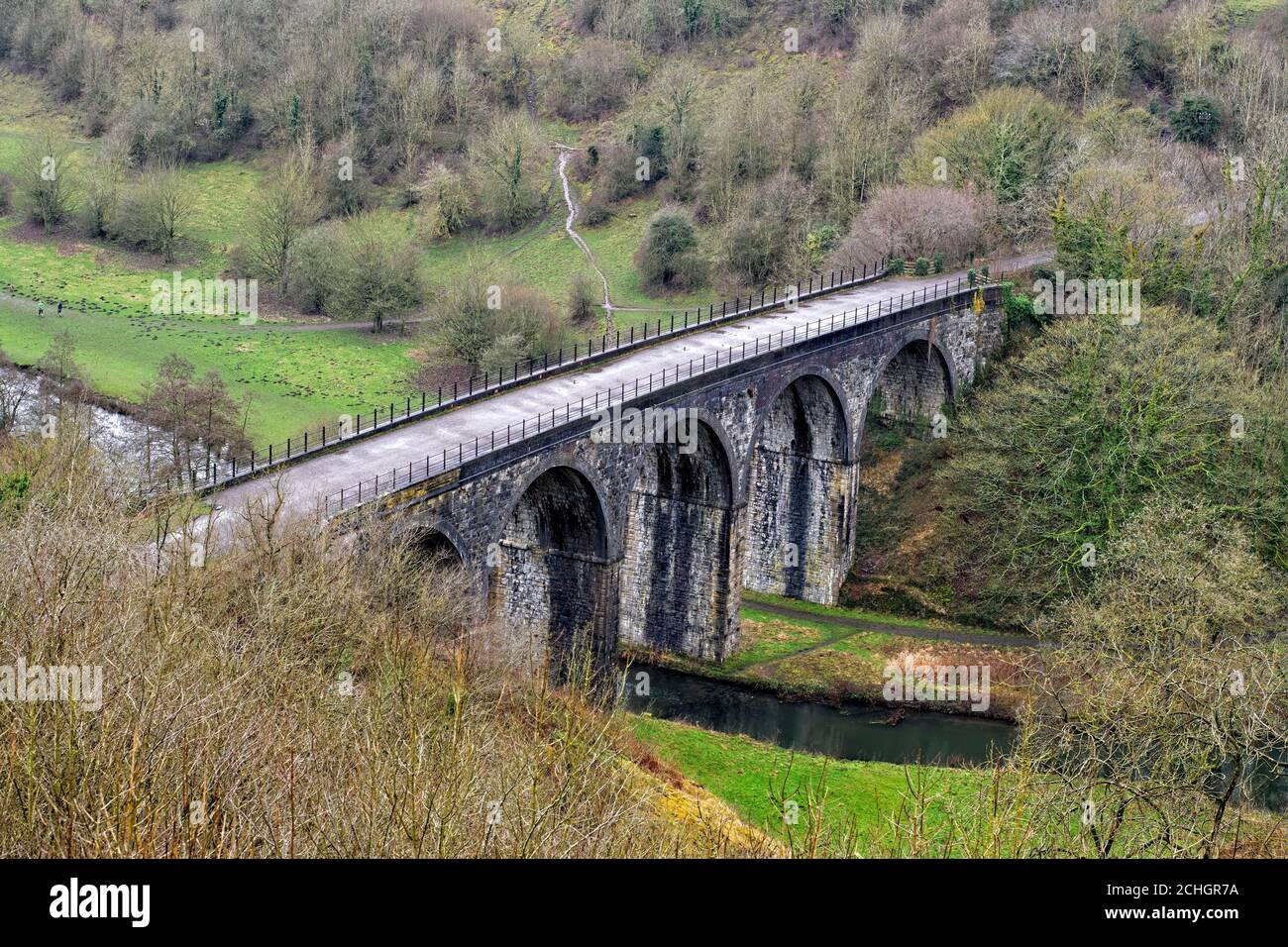 Viadotto Monsal e popolare sentiero per passeggiate Foto Stock