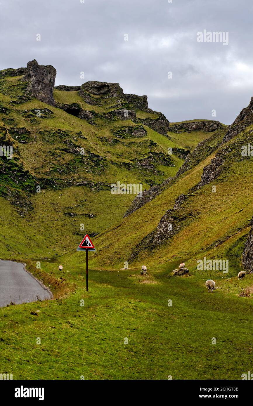 Passo di Winnats nel Derbyshire vicino Castleton Foto Stock