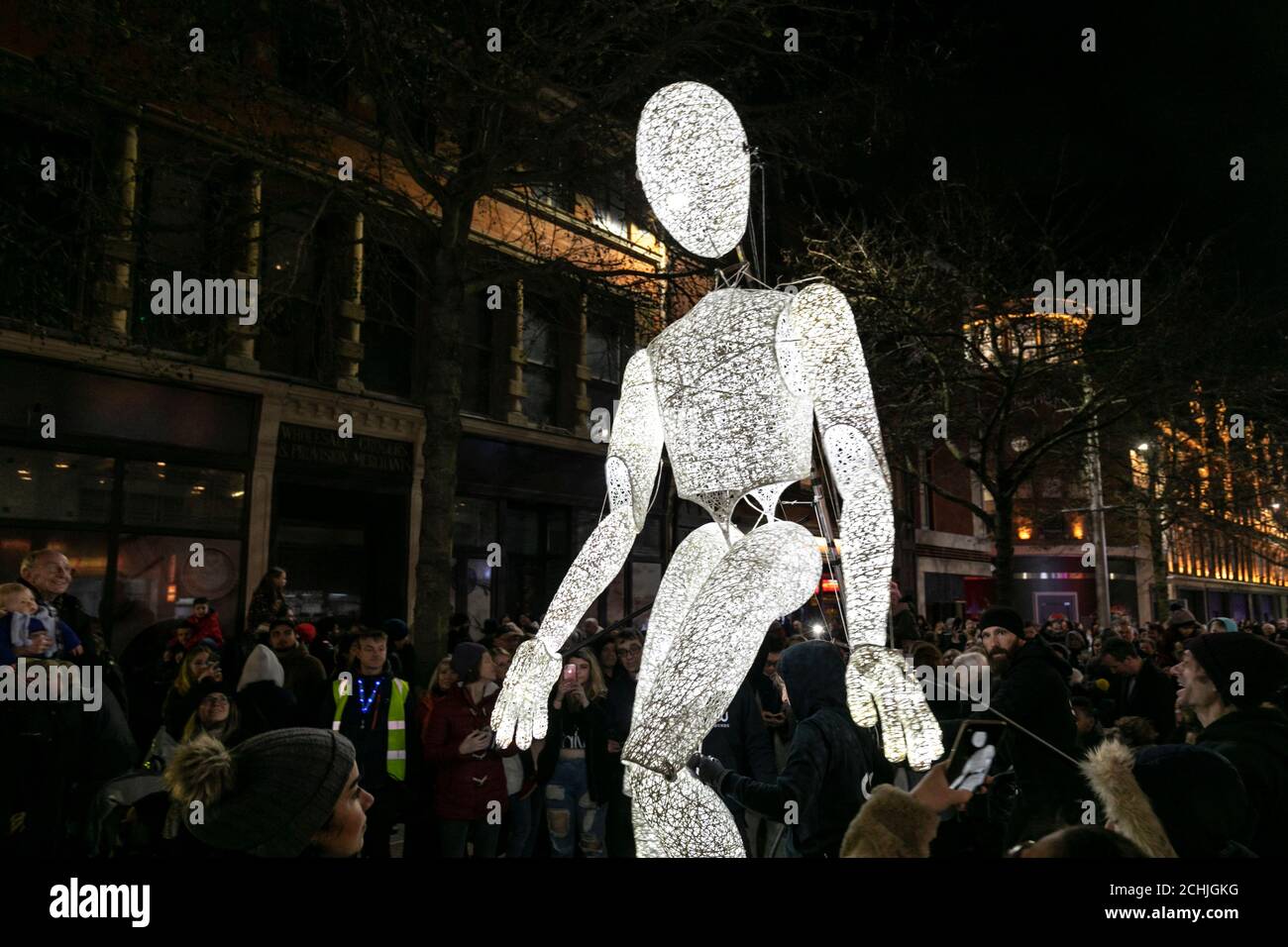 Il Light Up Leicester Festival, illuminando le strade di Leicester con un sentiero di opere d'arte e intrattenimento interattivi gratuiti. Foto Stock
