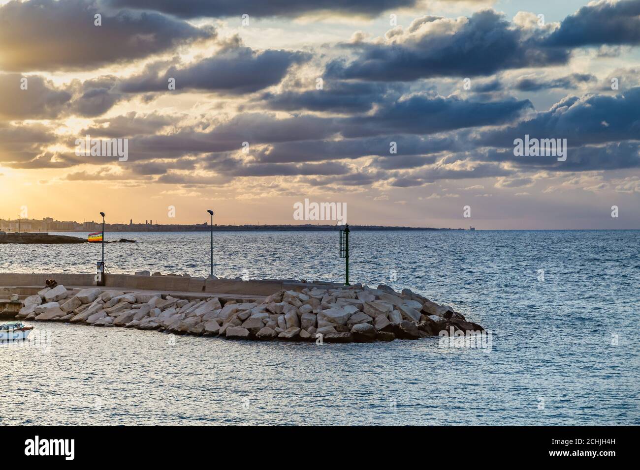 Tramonto su rocce a Giovinazzo Foto Stock