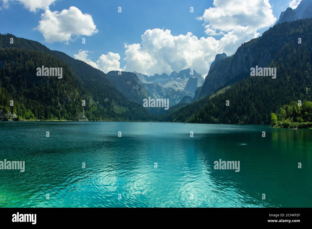 Vista delle maestose montagne e del lago in Europe.Nature evasione.acque turchesi Di Gosau See, lago, Austria, ghiacciaio Dachstein in background.viaggio di vacanza Foto Stock