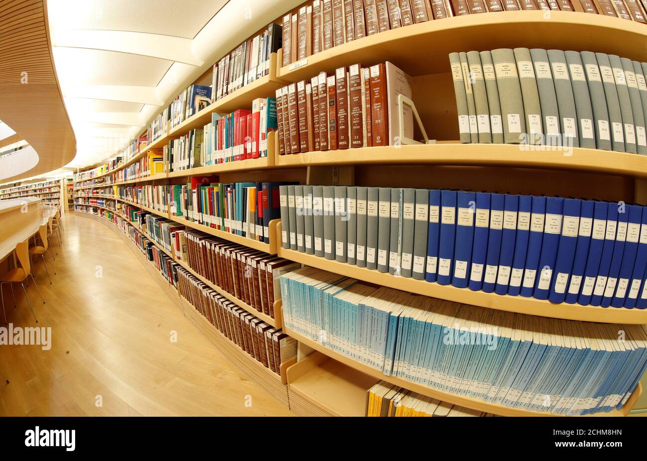 I libri si trovano nella sala principale del Bibliothek des  Rechtswissenschaftlichen Instituts (biblioteca legale) dell'Università di  Zurigo, progettata dall'architetto spagnolo Santiago Calatrava e integrata  in un edificio esistente nel 2004, a Zurigo