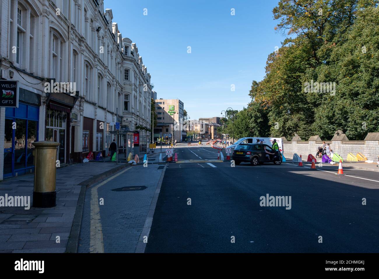 Cardiff, Galles, Regno Unito, 14 settembre 2020: Area ristorante all'aperto di Castle Street a Cardiff. Covid-19 chiusura della strada Foto Stock