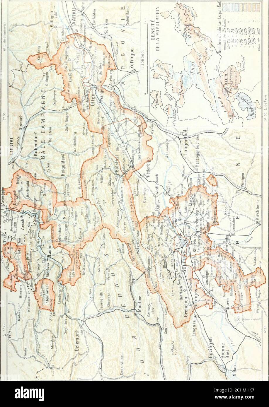 . Dichionnaire géographique de la Suisse; publié sous les auspices de la Société neuchâteloise de géographie, et sous la region de Charles Knapp, Maurice Borel, cartographe, et de V. Attinger, éditeur, avec des collaborateurs de tous les cantons . de Deitingen, leCarex pulicus, juginsilis, Spirituus, Schœnus Drosera rotundifolia, anglica el obovala, Gnaphalium dioicum, Galium boréaleavec la var. Hyssoppifolium. Les environs du lac d.Eschi,avec leurs dépôts tourbeux et leur sol mouvant, s.uii unvéritable Eldorado pour le botaniste; il y trove i as Foto Stock