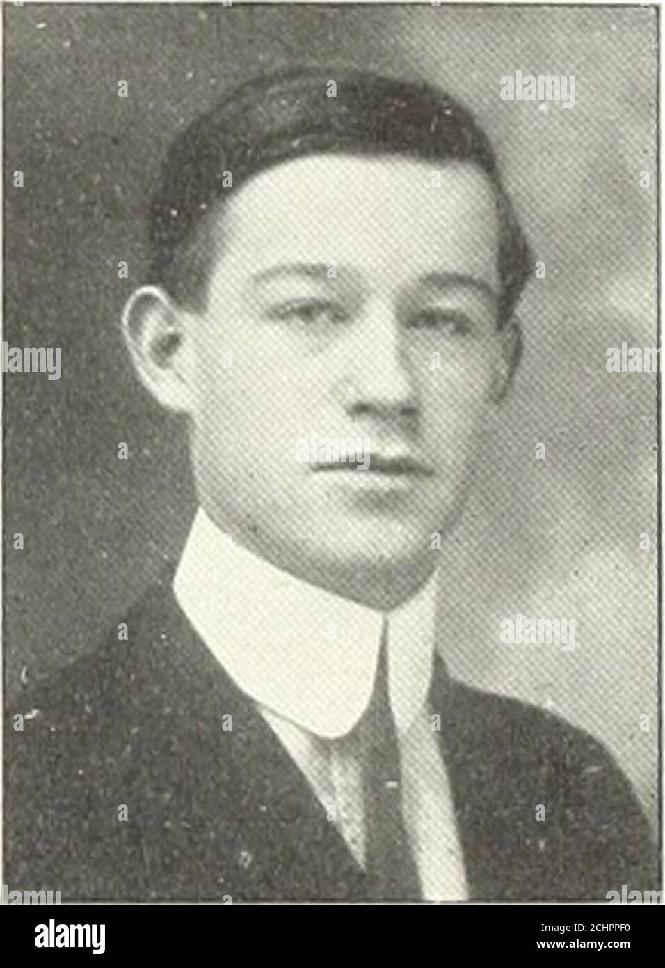 . "Avanti" della classe di… . – egli insegnerà, ma noi non pensiamo che rimarrà a lungo a quel ])rofession. Anche se ha sempre voluto essere una Mississiouarx , è dubbio che potrebbe viaggiare lontano da West Pittston. LEO W. SCHU-Ashland corso norniale, Classe Drama, Presentazione, base Ball, Basket Ball, e Track, Callie. Un bel compagno, pieno di determinazione per ac-C com]ilish che cosa desidera, è stato .gien l'onore di ])re-.sentitig ai suoi compagni di classe le cose che ritiene necessarie forlife. Ha trascorso gran parte del suo tempo nella scrittura di lettere e canzoni singingyiopular nella sala earl- in t Foto Stock