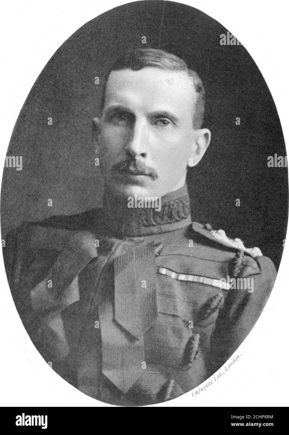 . Contro il dominio nazionale. Terra con la guarnigioni del paese disorganizzerebbe totalmente i nostri preparativi militari per la guerra, come sono. Queste considerazioni devono incidere materialmente sulle disposizioni strategiche in caso di guerra, prevedendo la costituzione e il mantenimento di una forza separata di incrociatori incaricate del pattugliamento delle rotte marittime che convergono verso l'Irlanda, e di osservare i porti delle sue coste. Le Asmaterie sono al momento, una tale forza non esiste. Si può, naturalmente, sollecitare che un piano strategico progettato per il duplice scopo di rilevare gli spostamenti di una ba ostile Foto Stock