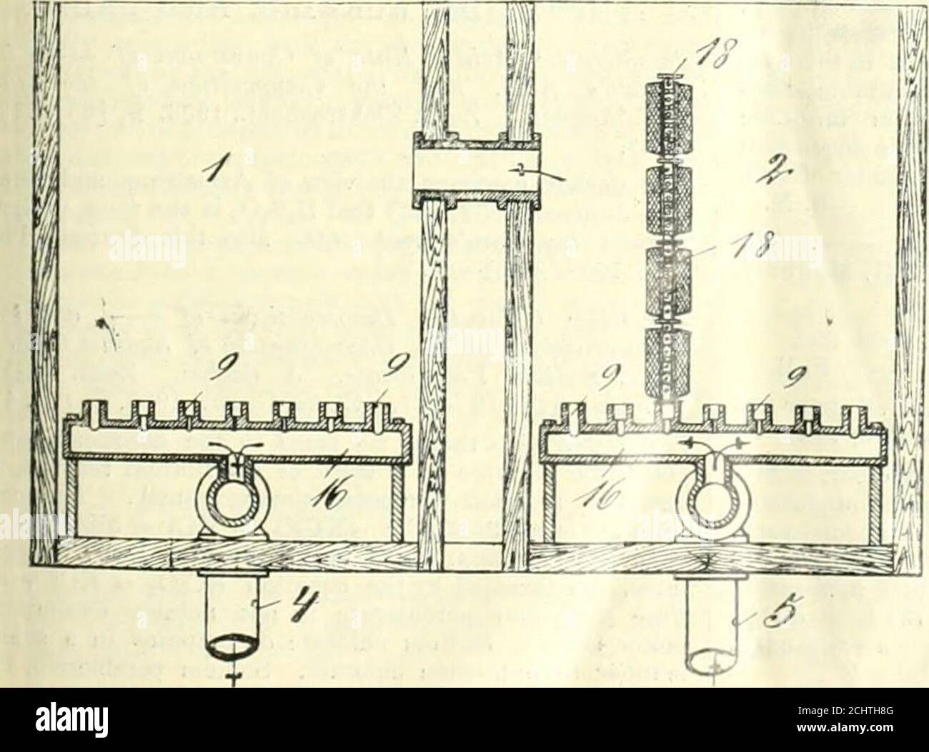 . La pompa di giornale, due serbatoi, 1 e[2, sono posti in comunicazione attraverso uno o più tubi di flusso in eccesso, e questi serbatoi sono collegati con una pompa ordinariaspirazione e forza dalle due aspiranti e discarica, 4 e 5. Con questa disposizione il liquido può be.aused fluire da 4 a 5, e da 2 a 1, o nella direzione opposta. Per fornire una distribuzione uniforme dei(liquidi, e quindi una tintura o candeggio uniforme, i tubi di distribuzione, 16, sono provvisti di uscite che si avvicinano o si avvicinano insieme in proporzione alla loro distanza crescente dal punto di ingresso del liquido in Foto Stock