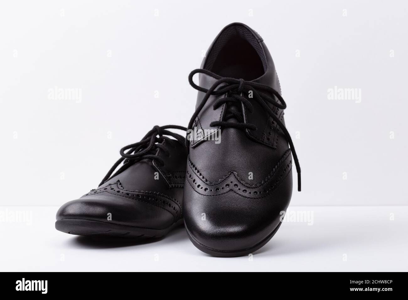 scarpe nere da scuola Foto Stock