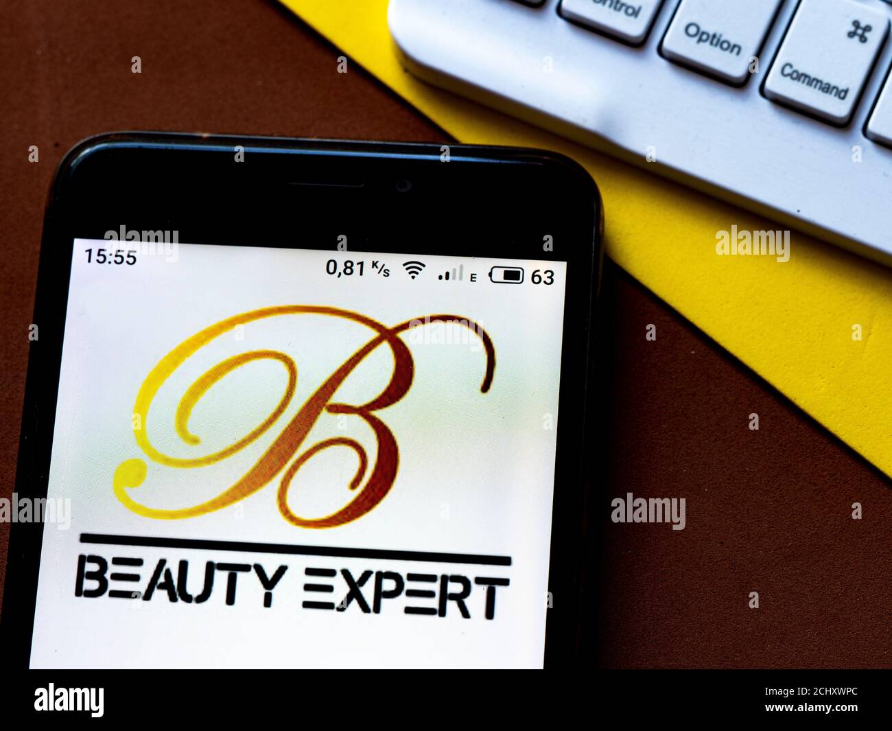 In questa illustrazione fotografica viene visualizzato un logo Beauty Expert sullo smartphone. Foto Stock