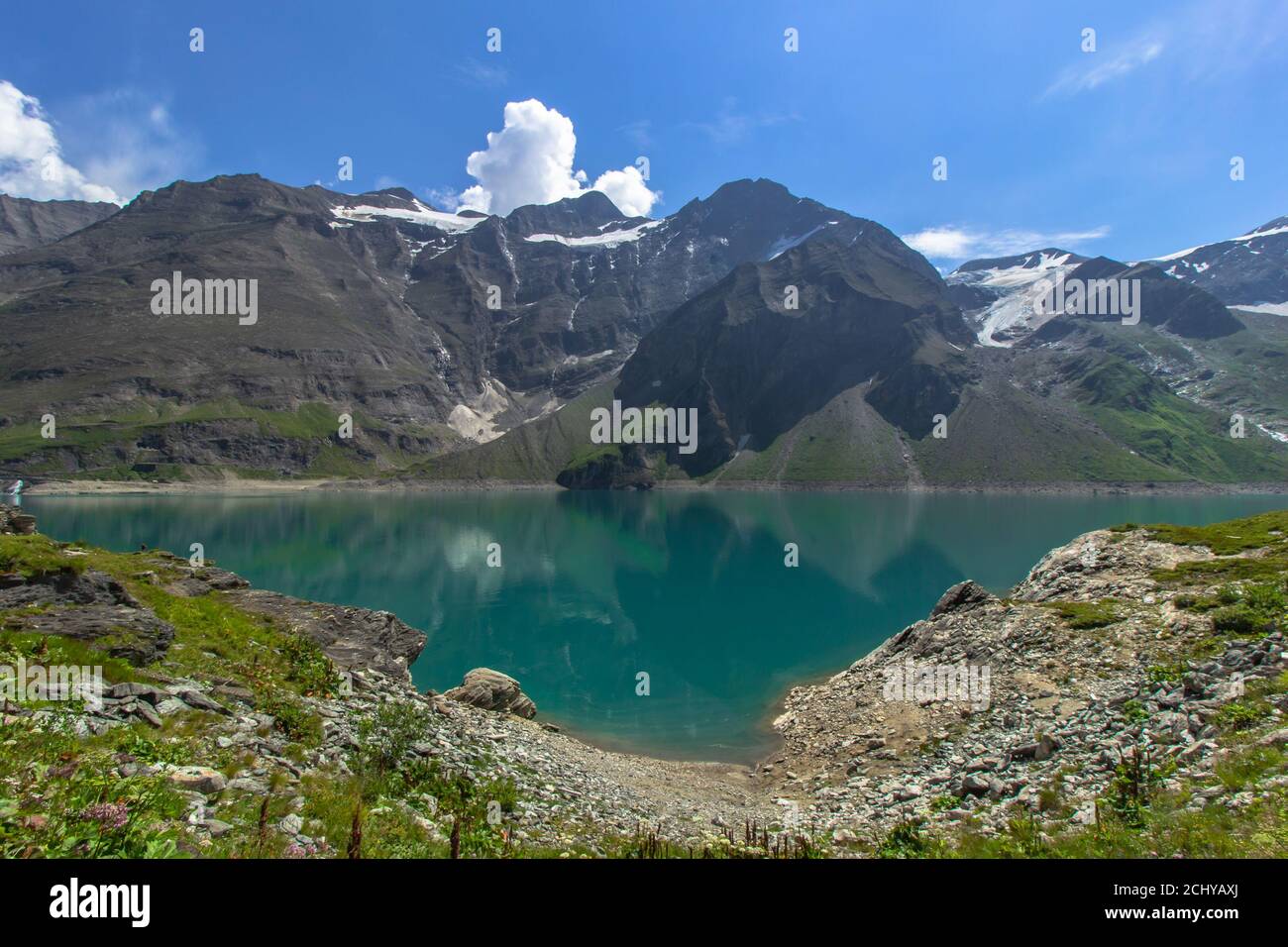 Bella vista del lago di alta montagna vicino Kaprun.Hike al Mooserboden diga in Austriaco Alps.Quiet relax in nature.wonderful paesaggio naturale, tu Foto Stock