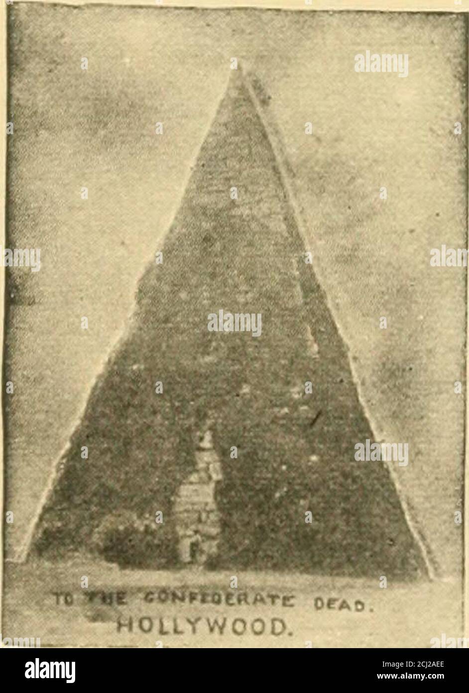 . La storia dei giovani della Virginia e dei Virgini . SAN VALENTINO STATUA DI JEFFERSON di Virginia e Virginiani 223 ori e cuori la sua grande immagine. In molti dei contiesdello Stato sono stati eretti bellissimi monumenti alle sedi delle contee, sulle quali sono inscritti i nomi dei loro sonswho caduti durante la guerra. Questi sono, per la maggior parte, trib-uti dalle donne nobili della Virginia a coloro che sono morti per la loro difesa. DOMANDE 1. Raccontate la condizione della Virginia alla fine della guerra. 2. Come è stato governato lo Stato? 3. Quale classe è stata presto autorizzata a votare e a tenere la carica? 4. Che cosa erano thos Foto Stock