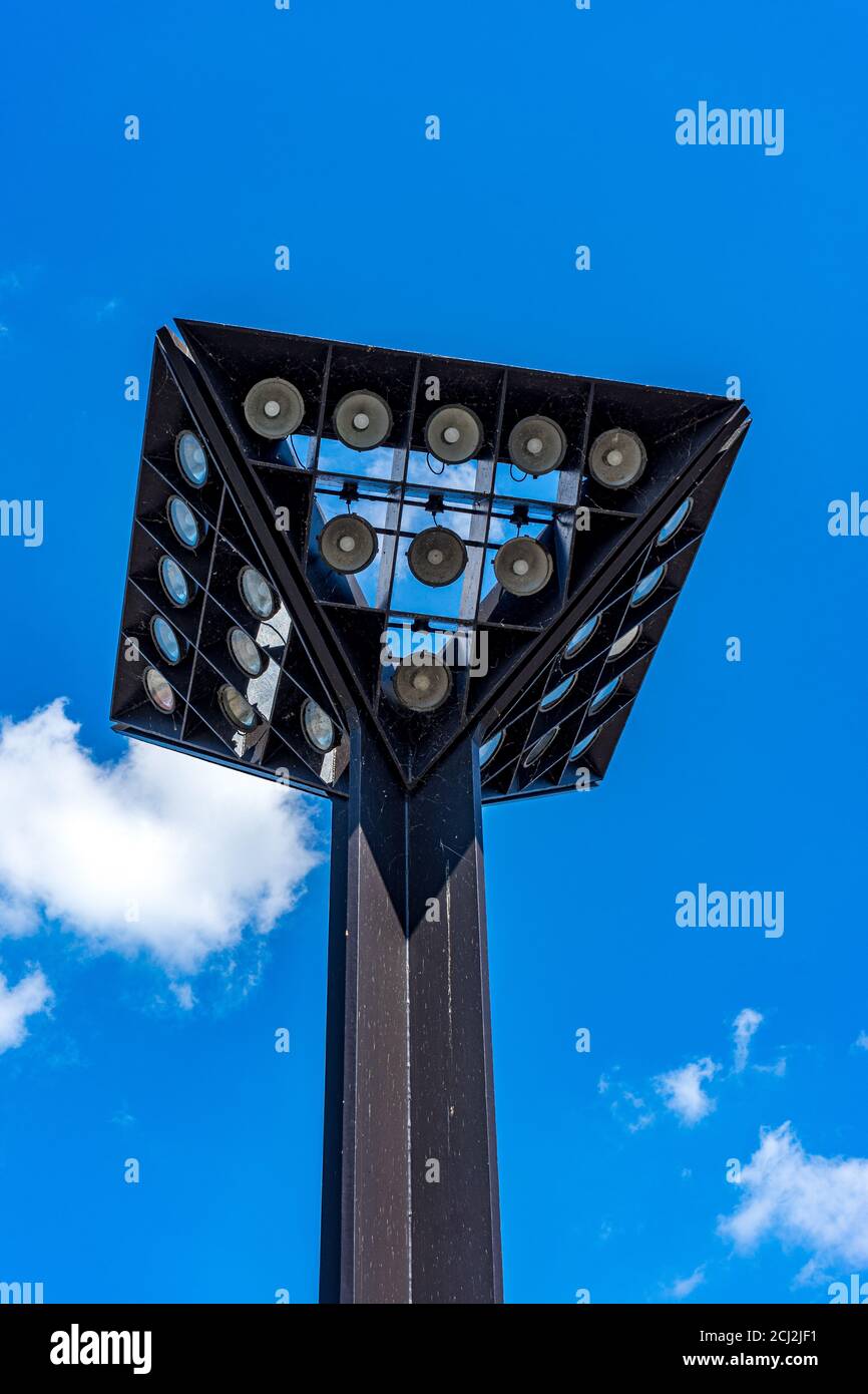 Primo piano verticale di una luce stradale Foto Stock