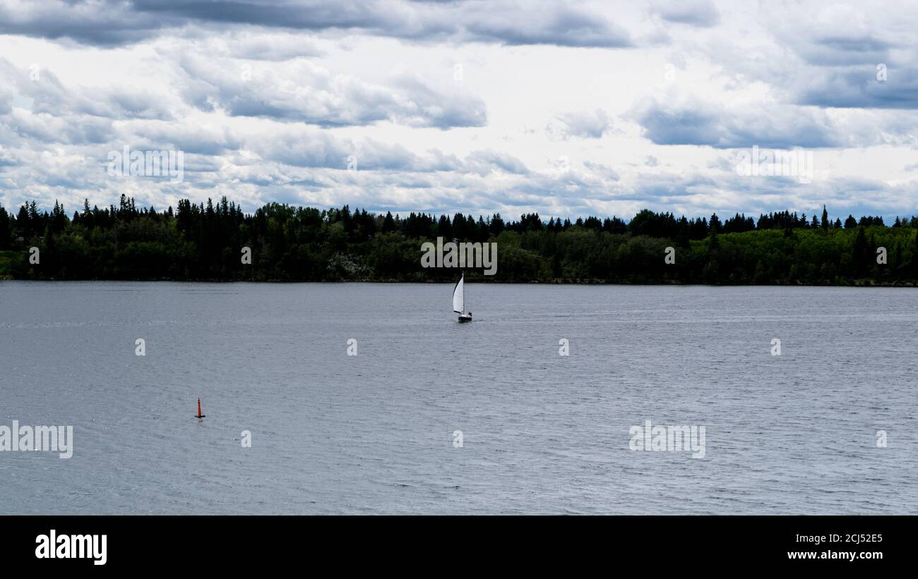 Vela sul lago artificiale Glenmore Foto Stock