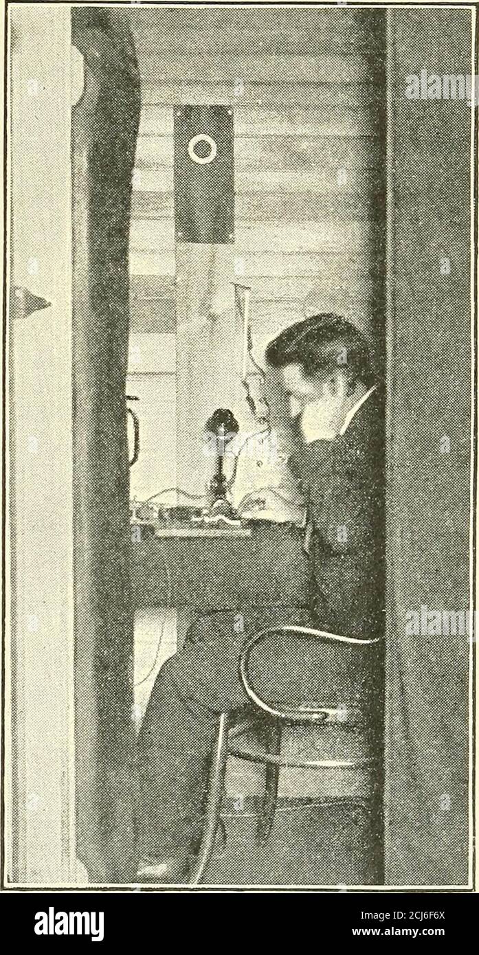 . Pensare, sentire, fare . m ; chiede sempre, Quanto? * non è suf-ficient da sapere che siamo sempre dietro il tempo; usmake un'indagine sistematica di quanto tempo perdiamo.A la mancanza è buona quanto un miglio, ma è un interestingthing molto da sapere appena il howBad la mancanza è. In questo modo, si arriverà a lavorare sistematicamente per capire quanto tempo si perde nell'agire per disserire. Anche il meglio di noi è disattento. Così a berid di tutta la distrazione theperson experimentedupon è messo in una stanza della queerroom, chiamata la stanza iso-lated, le pareti e le porte doubledoors di whosetight tengono fuori tutto il suono e la luce. Quando un per-s. Foto Stock