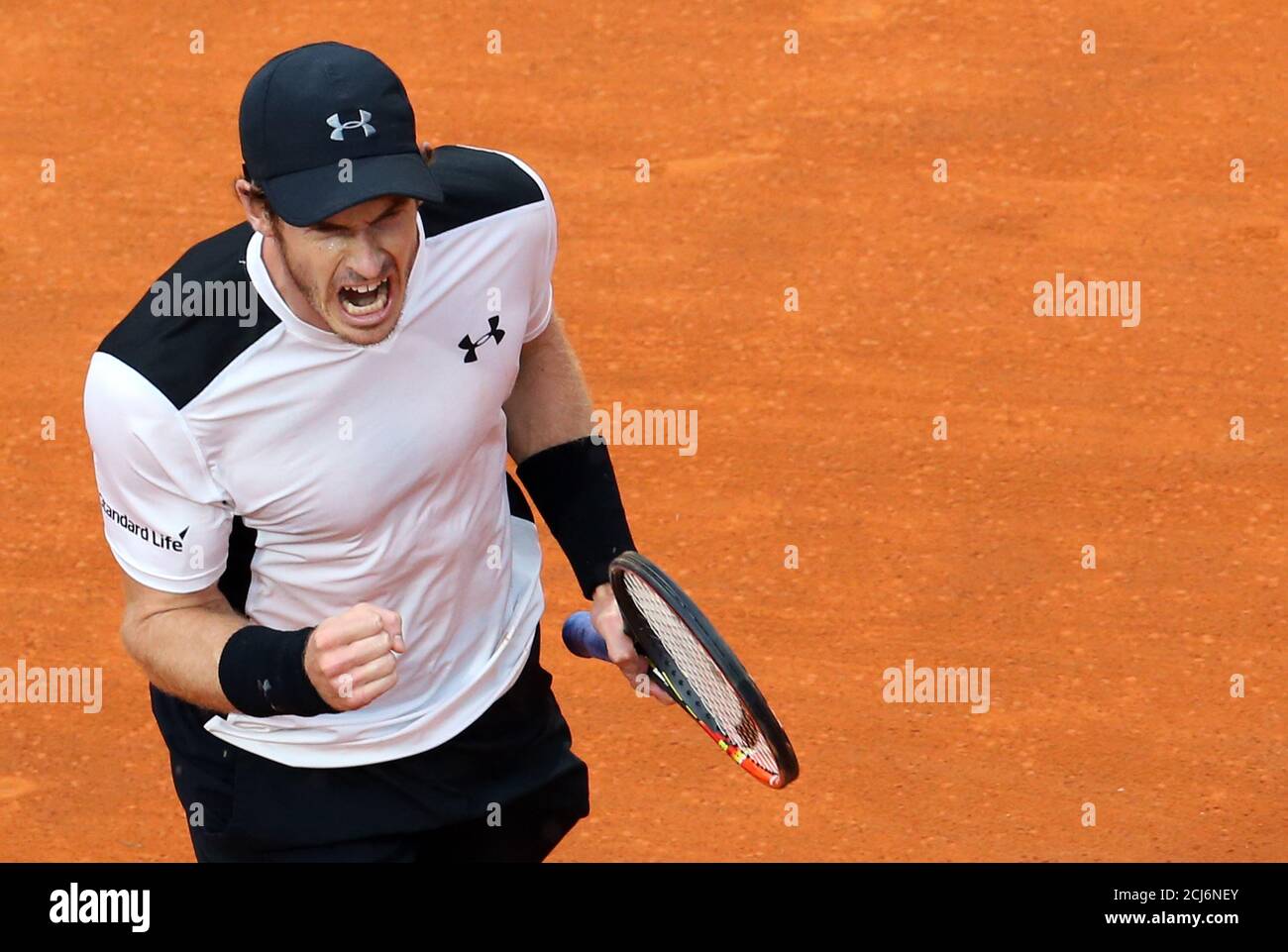 Tennis - Italia Open Men's Singles finale - Novak Djokovic di Serbia contro Andy Murray di Gran Bretagna - Roma, Italia - 15/5/16 Murray reagisce. REUTERS/Alessandro Bianchi Foto Stock