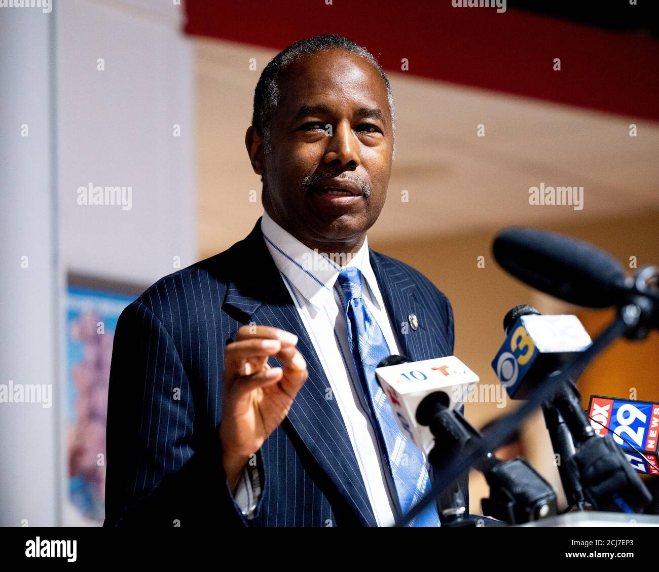 Wilmington, Stati Uniti. 14 Settembre 2020. Il segretario americano per l'edilizia abitativa e lo sviluppo urbano (HUD) ben Carson parla dopo essere stato dato un tour intorno alle piante che crescono in una fattoria verticale coperta idroponica senza pesticidi e sostanze chimiche a seconda chances Farms. Credit: SOPA Images Limited/Alamy Live News Foto Stock