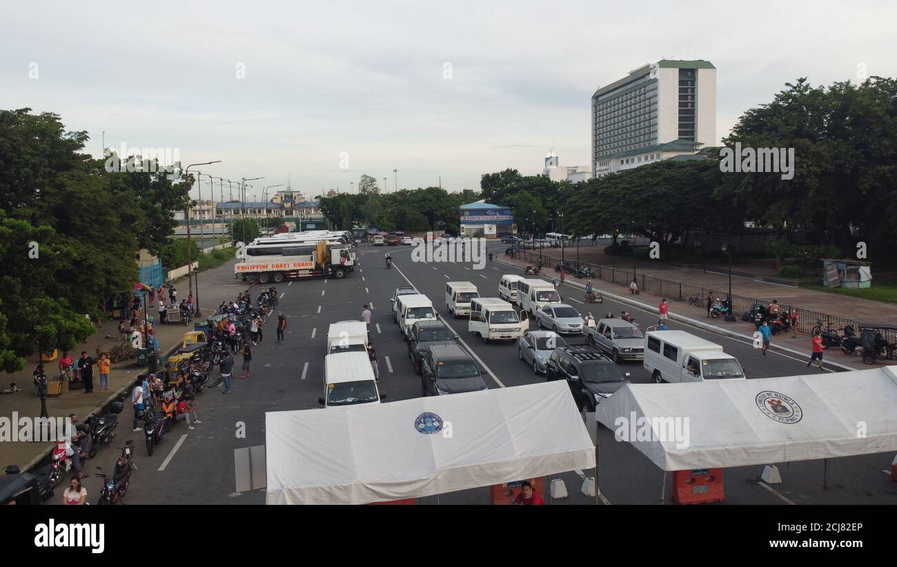 Manila, Filippine. 14 Settembre 2020. Ogni giorno, centinaia di filippini si avvalgono della struttura gratuita "Drive Thru COVID-19 testing" presso il Quirino Grandstand di Manila City, aperto dal lunedì al venerdì dalle 8:00 alle 17:00. (Foto di Sherbien Dacalanio/Pacific Press) Credit: Pacific Press Media Production Corp./Alamy Live News Foto Stock