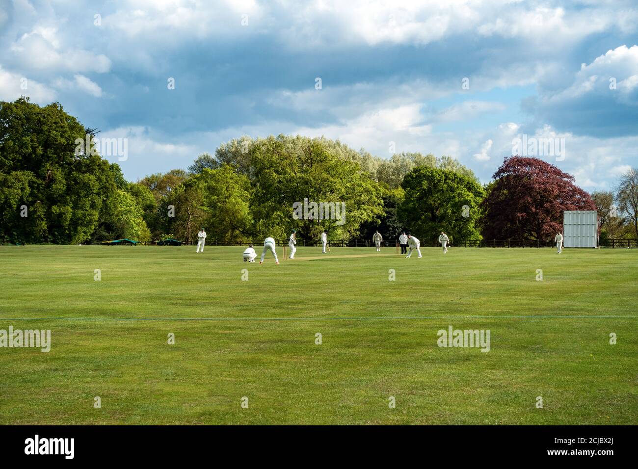 Wiseton Cricket Club che gioca al campo di cricket del villaggio a. Sala Wiseton Foto Stock