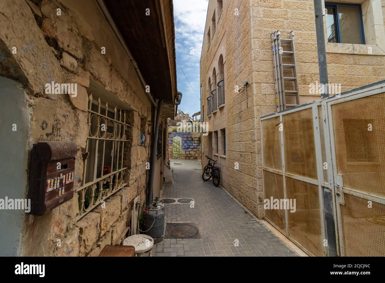Una strada vuota nel quartiere Nachlaot di Gerusalemme, Israele Foto Stock