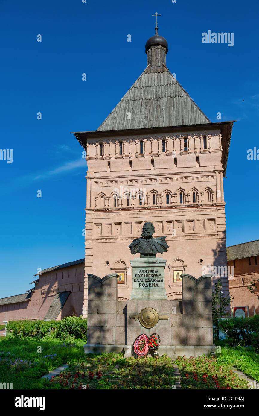 Monumento al principe Dmitry Pozharsky. Suzdal. Russia Foto Stock