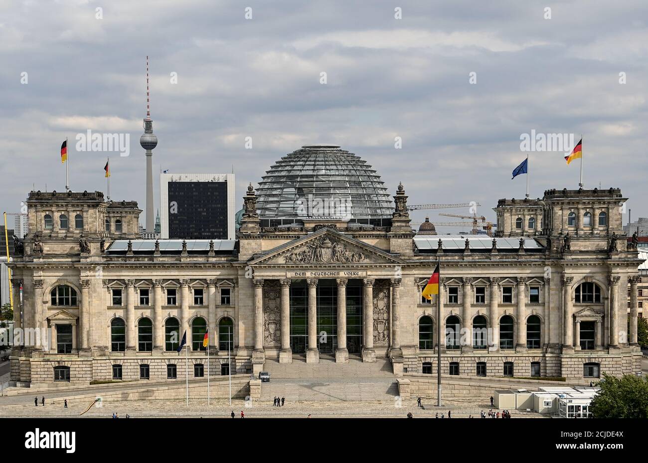 Berlino, Germania. 09 settembre 2020. Vista sull'edificio del Reichstag nel quartiere governativo. Credit: Pedersen/dpa-Zentralbild/ZB/dpa/Alamy Live News Foto Stock