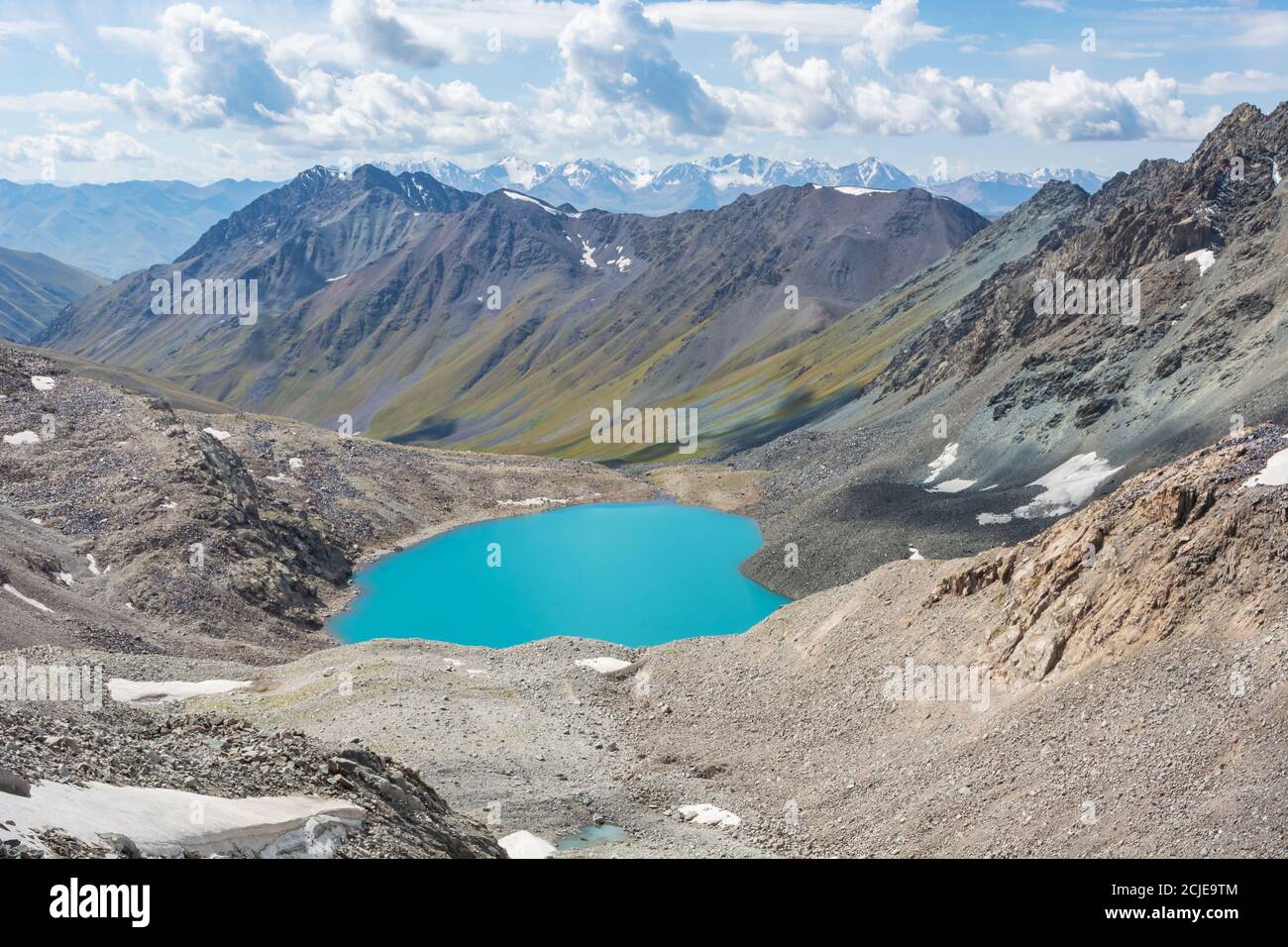 Meraviglioso paesaggio di montagna (lago, altopiano, cima, mondo di bellezza) vista pittoresca. Foto Stock