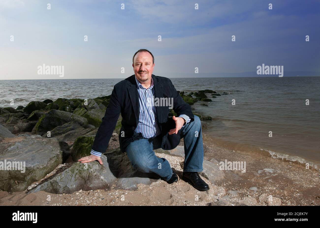 Rafa Benitez Rafa Benitez su Caldy Beach sul Wirral, Gran Bretagna - 04 Mar 2011 CREDITO IMMAGINE : © MARK PAIN / ALAMY STOCK PHOTO Foto Stock