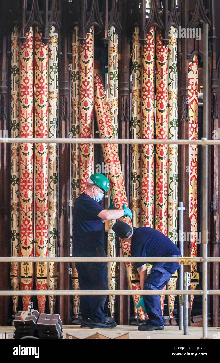 Gli specialisti di organi Harrison e Harrison iniziano a lavorare alla fase finale del restauro del Grand Organ alla York Minster. I nuovi tubi stanno sostituendo gli originali risalenti al 1830 e sono stati restaurati per adattarsi al loro design distintivo. Una volta completata la ristrutturazione di due anni, la musica verrà eseguita nella cattedrale per i prossimi 100 anni. Foto Stock