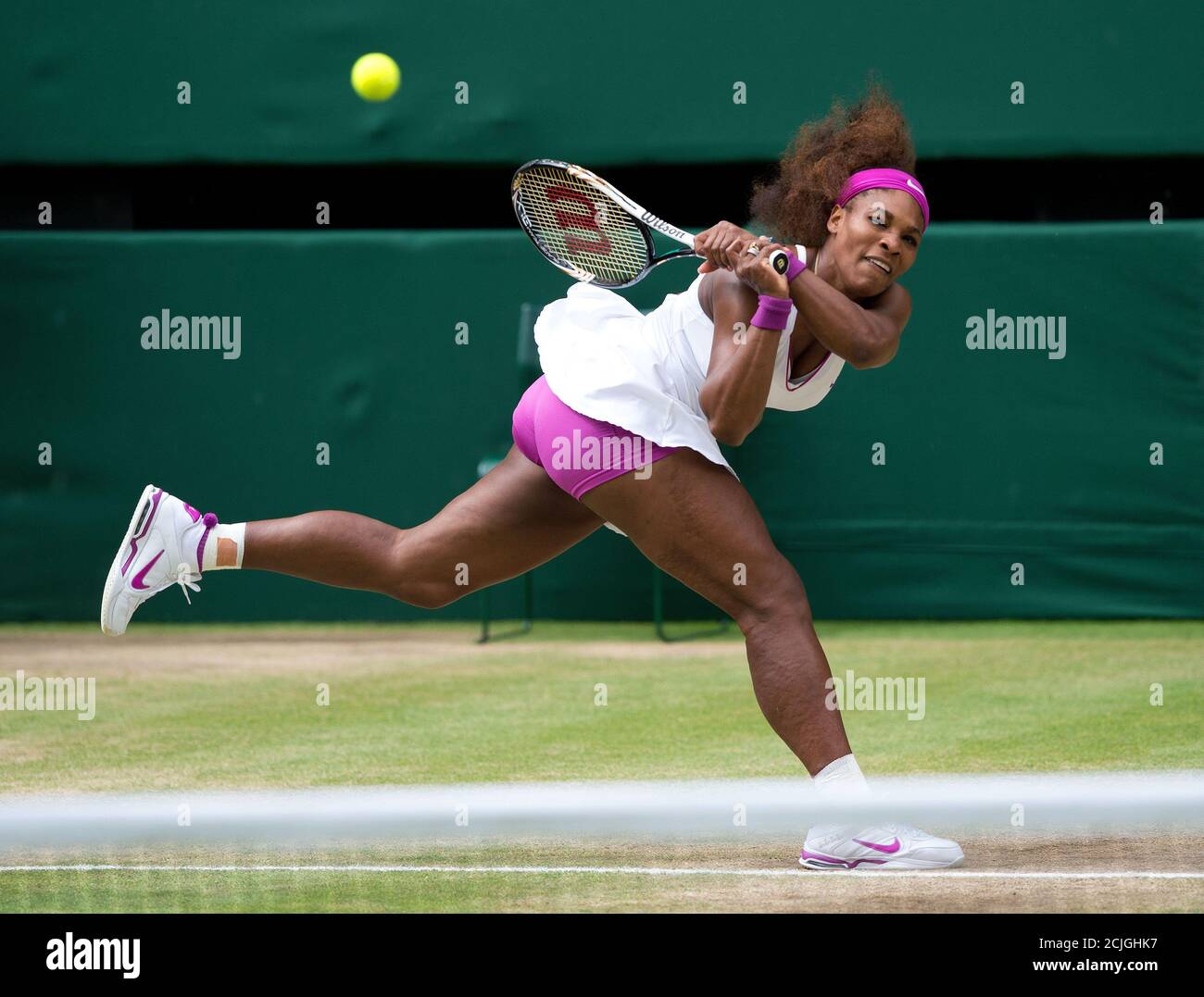 Serena Williams sulla strada per vincere il Ladies Final Wimbledon Tennis Championships, Londra, Gran Bretagna -30/6/2012 CREDITO IMMAGINE : © MARK PAIN / ALAMY Foto Stock