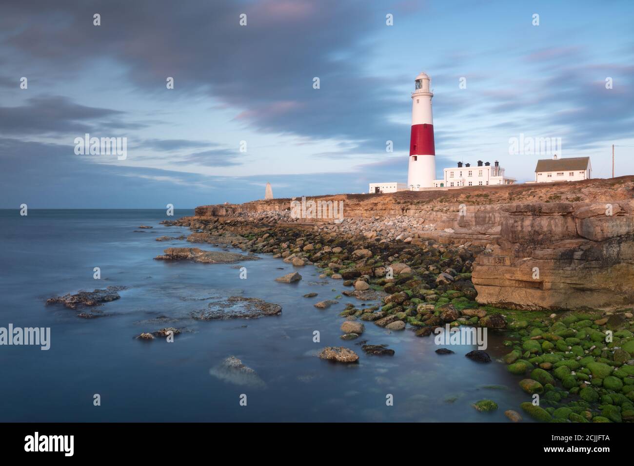 Portland Bill at Dawn, Jurassic Coast, Dorset, Inghilterra, Regno Unito. Filtri Lee: 4x ND prolass, 0.6 ND grad (medio) Foto Stock