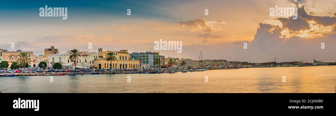 Tramonto sul mare di Molfetta Foto Stock