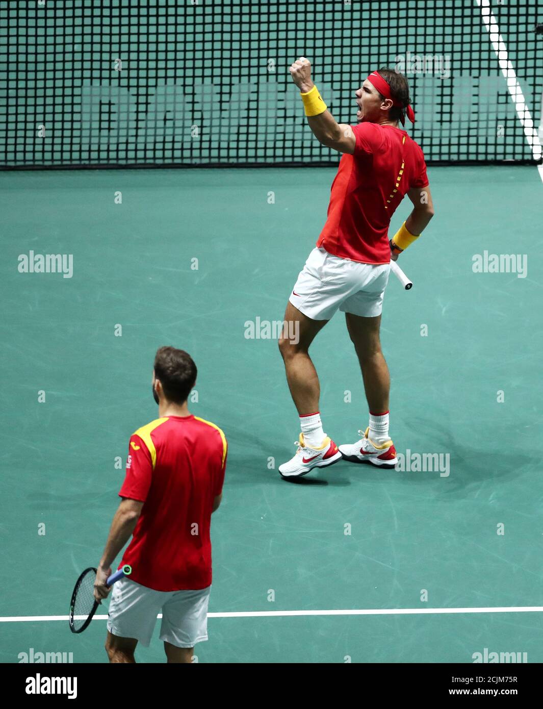 Tennis - finali della Coppa Davis - quarti di finale - Caja Magica, Madrid,  Spagna - 22 novembre 2019 Rafael Nadal e Marcel Granollers-Pujol in Spagna  festeggiano la vittoria del primo set