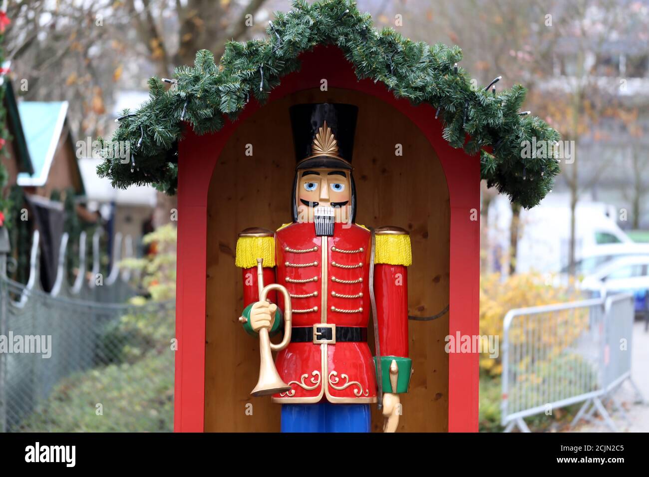 Statua di un soldato nutcracker in un mercatino di Natale Foto Stock